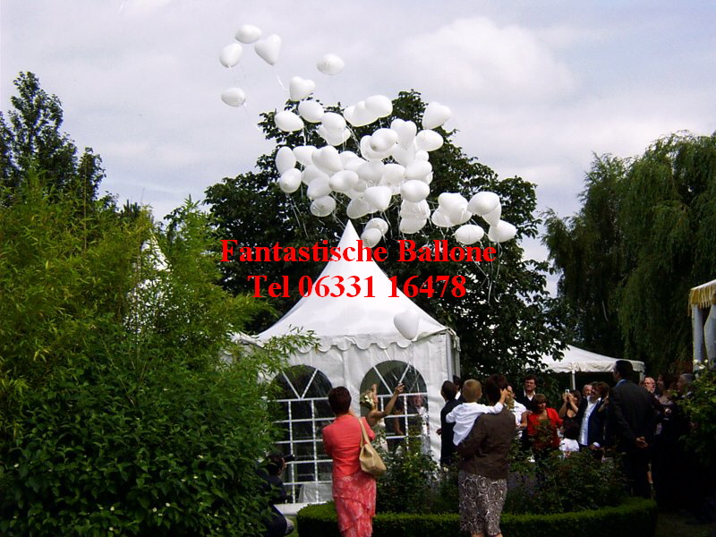 Ballonstart im Garten der Brauteltern